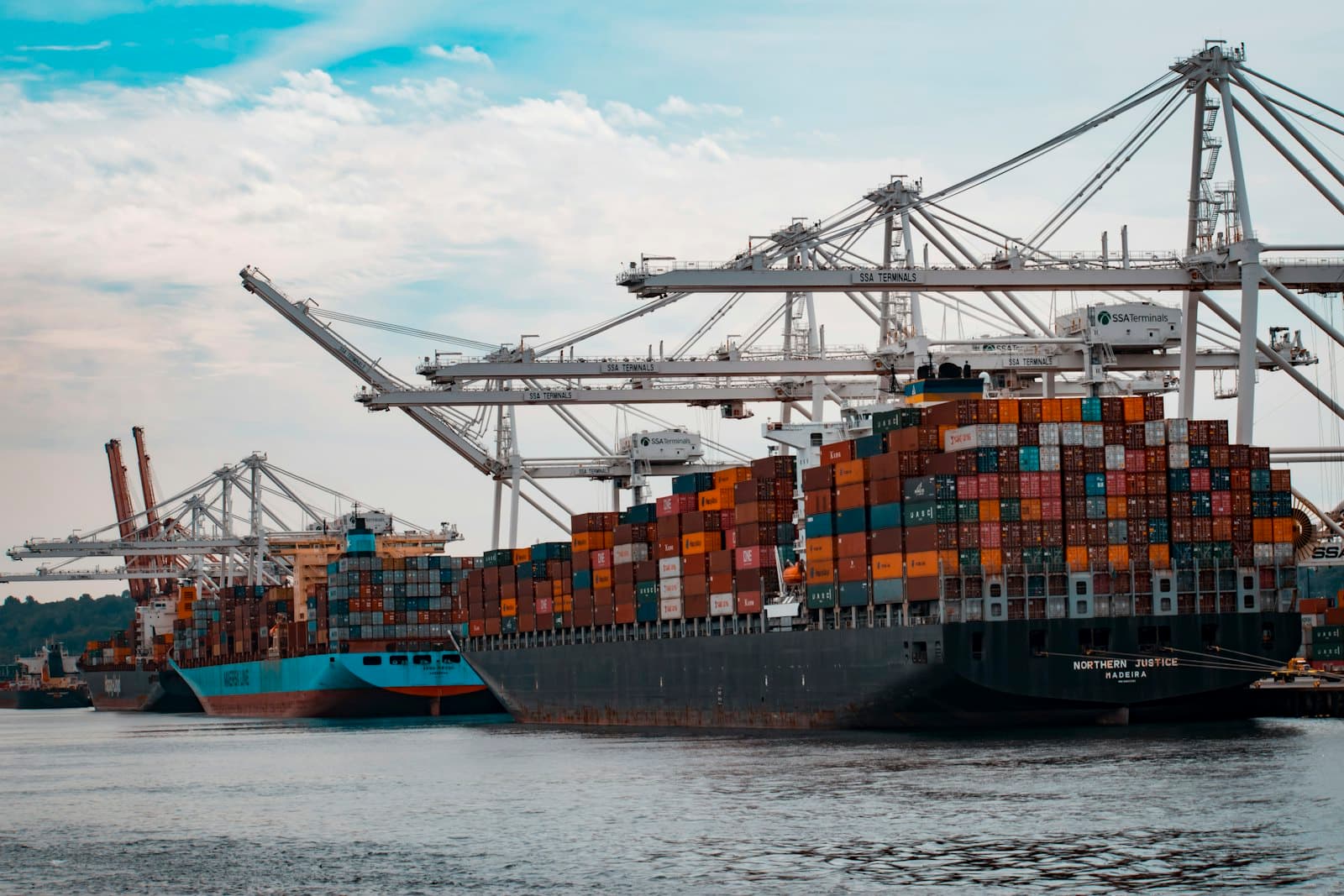 Logística marítima, fotografía ilustrativa de importación